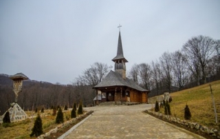 O fărâmă de linişte suﬂ etească în Luna Șes