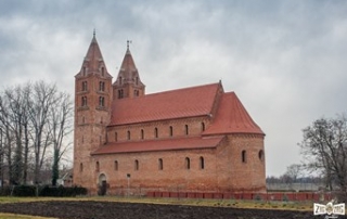Biserica reformată- bijuteria roșiatică din Acâș